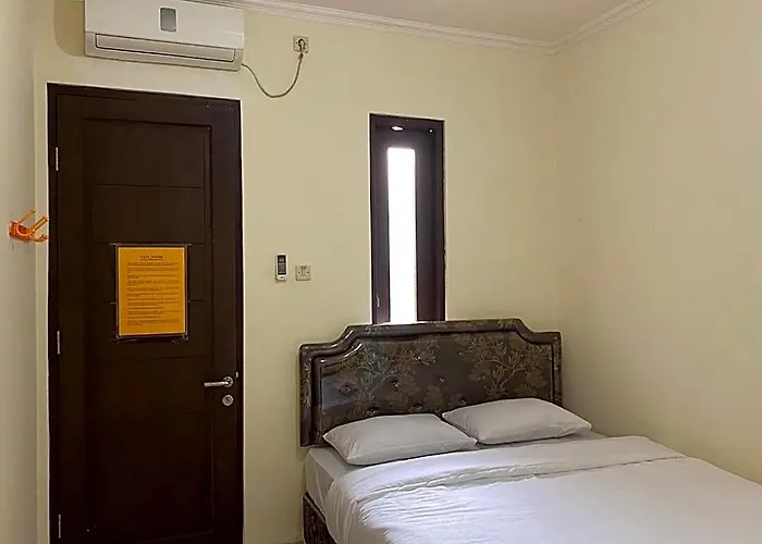 Jatiwinangun Homestay Near Gor Satria Purwoketo Mitra Reddoorz