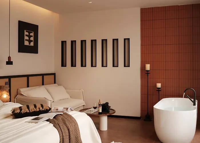 Mountain And Awakening Moon Mont Luna Designer Homestay Shangri La Dokham City Ancient Town Hotel,Provide High Speed Rail Station Pick Up Service