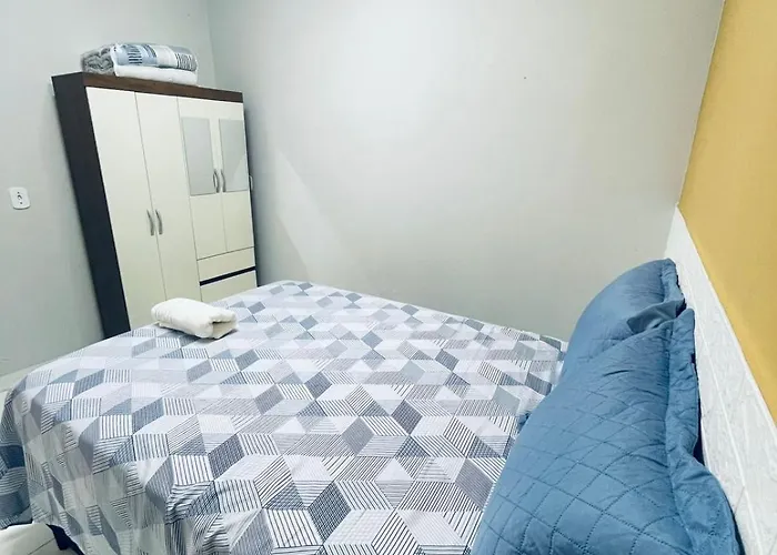 Casa completa com Ar, Wi-Fi, garagem coberta e ótima localização