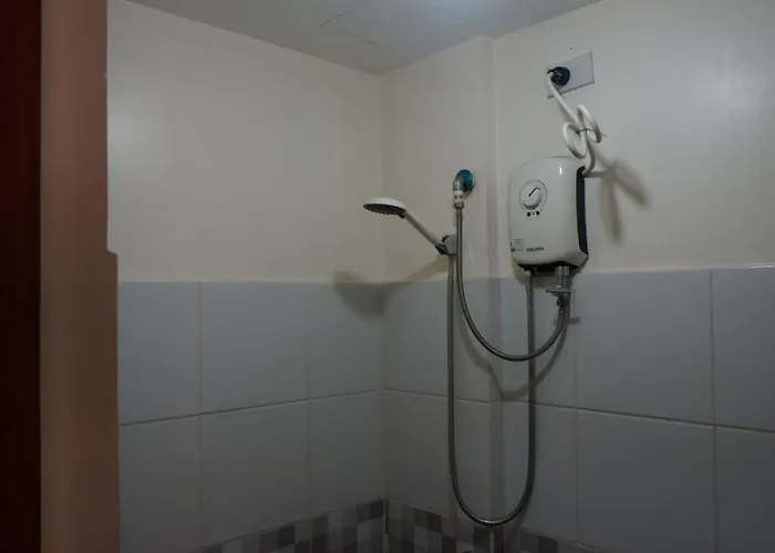 Reddoorz At Mola Suites Near Makati Medical Center