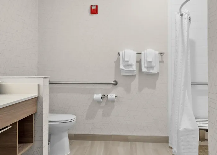 Holiday Inn Express Hotel & Suites Manchester - Airport By Ihg