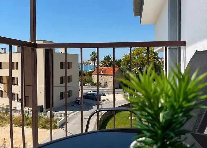 Apartments & Rooms Prizmic