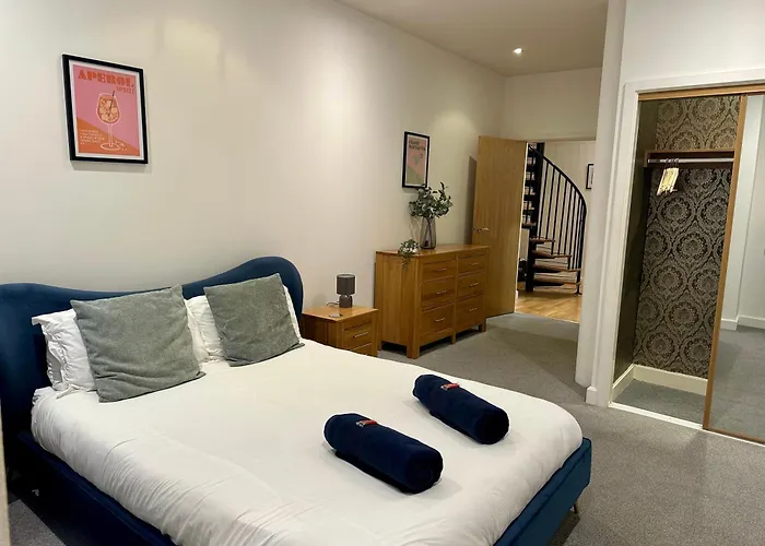 #Huge Master Suite #Self Check In #Very Central!!!
