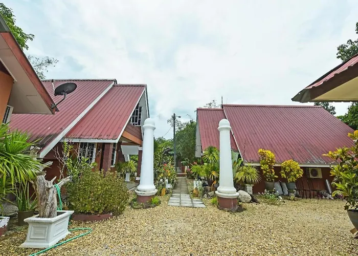 Oyo 90642 Twin Mutiara Chalet & Homestay