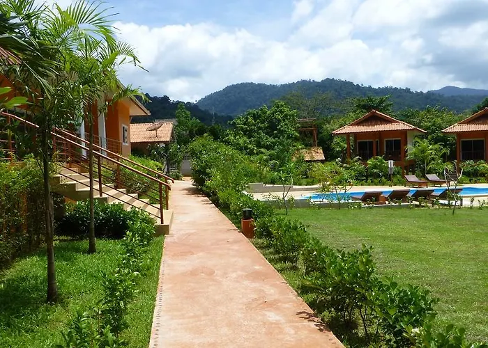 Khao Sok Jasmine Garden Resort - SHA Certified