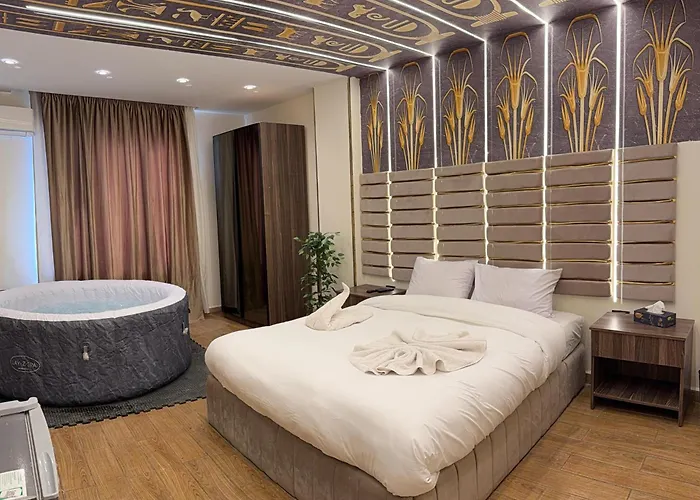 Aura Grand Pyramids View Inn