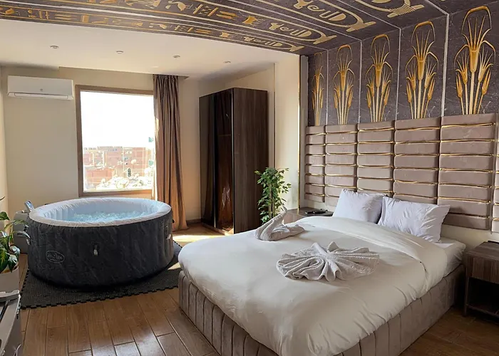 Aura Grand Pyramids View Inn