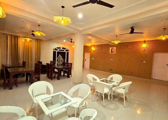 Prafull Hotel & Restaurant