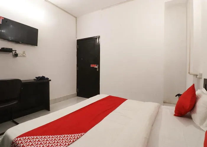 Hotel O Silver Palace Near Dwarka Sector 9 Metro Station