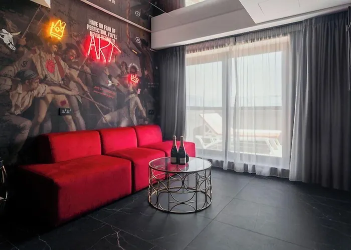 So City Hotel Adults Only