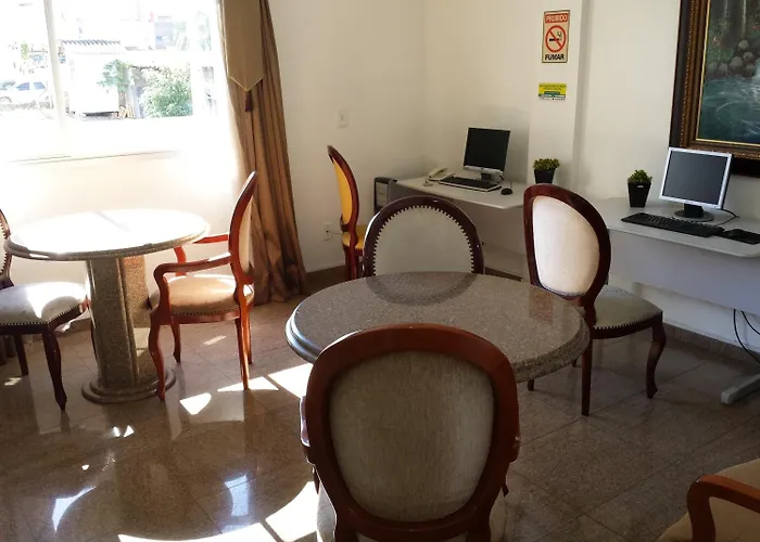 Colle Tourist Hotel Luxo