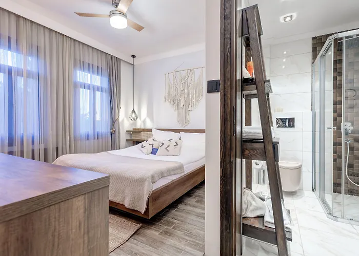 Parna Hotel