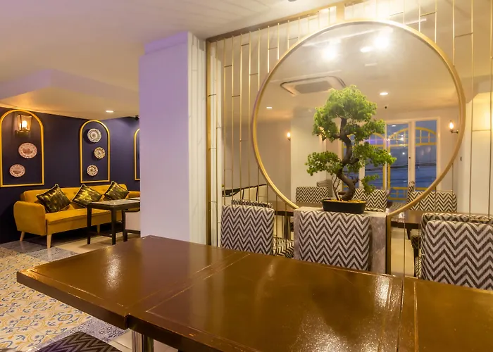 Montree Phuket Hotel