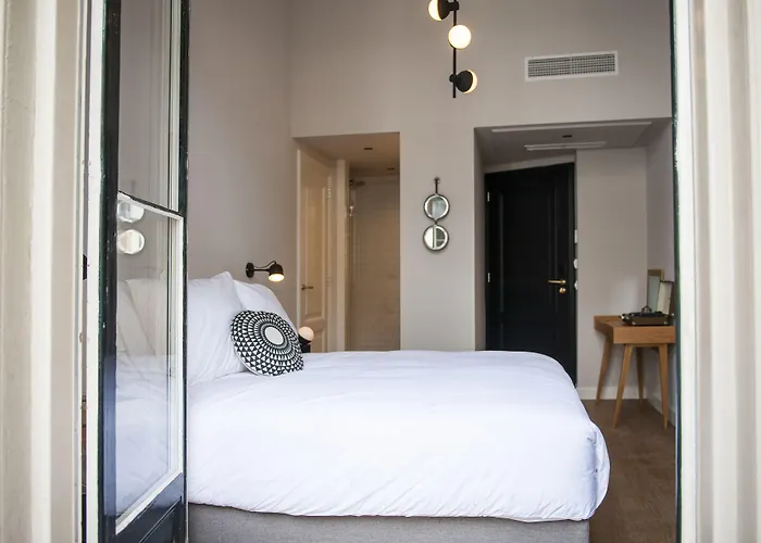 Finch Boutique Hotel, Downtown
