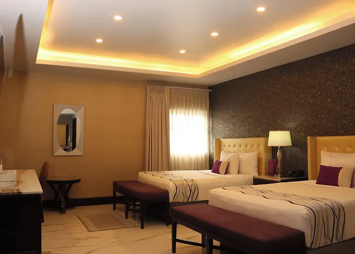 Hotel West Plaza