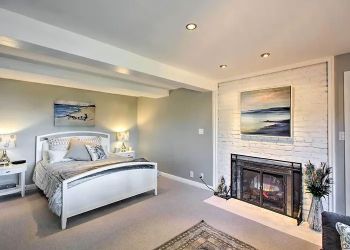Walk To Keller Beach: Waterfront Studio W/ Hot Tub