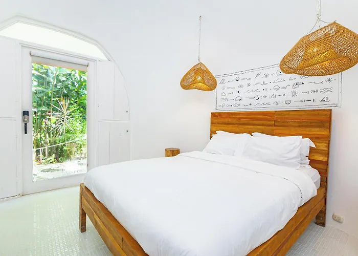 Igloo Beach Lodge