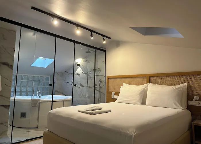Belle Athenes - Luxury Rooms At Monastiraki Railway Station