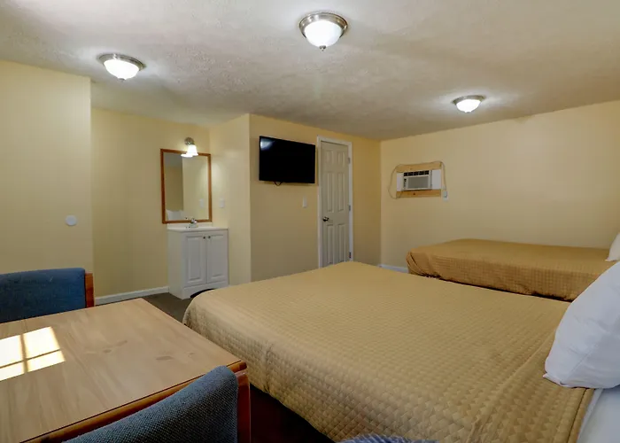 Brookside Inn & Cottages