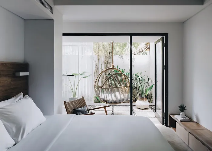 Lloyd'S Inn Bali
