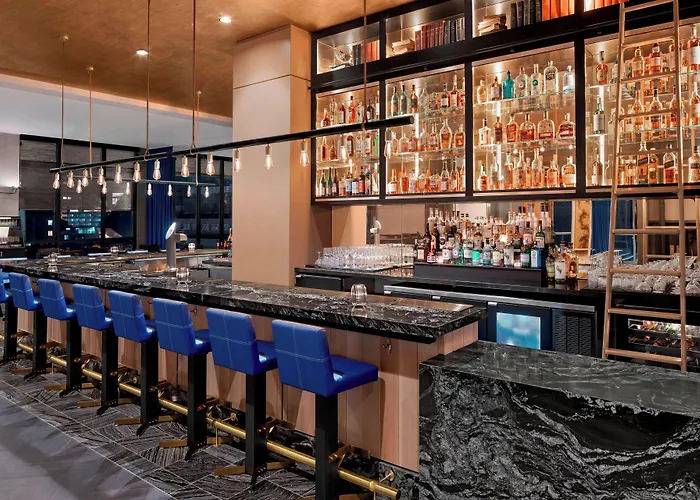 The Oaklander Hotel, Autograph Collection