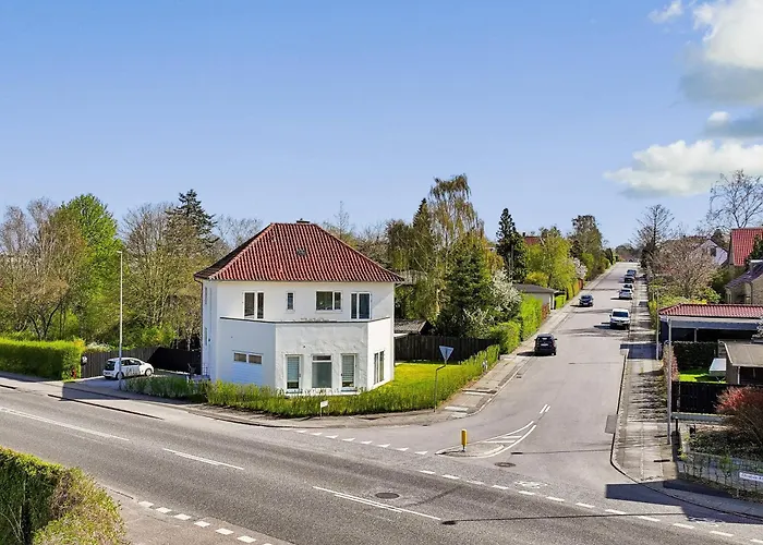 Charmerende Lejlighed I Viby