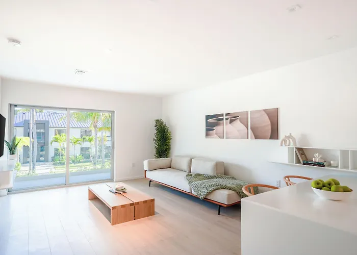 Beach Haus Key Biscayne Contemporary Apartments