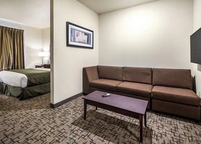 Cobblestone Hotel & Suites - Victor