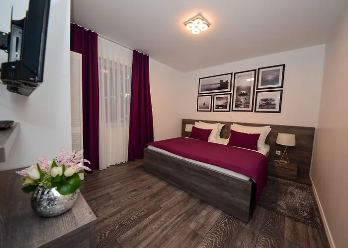 Sunset Deluxe Apartments