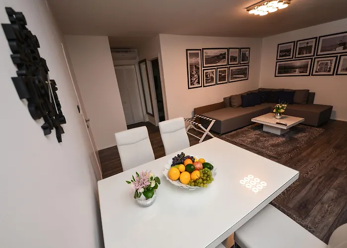 Sunset Deluxe Apartments