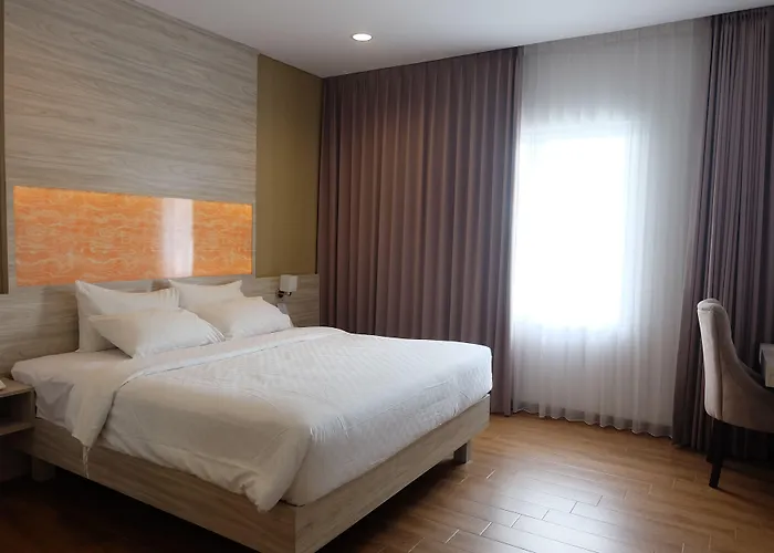 Front One Akshaya Hotel Karawang