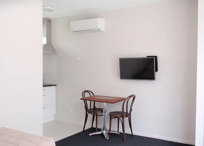 319 Addington Motel