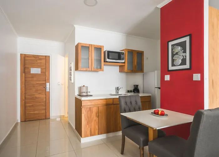 Majestic City Suites & Beach Hotel