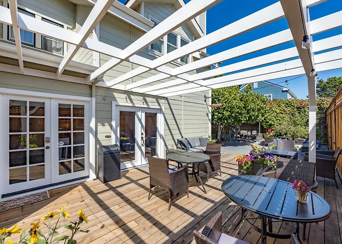 Nantucket Whale Inn, Half Moon Bay