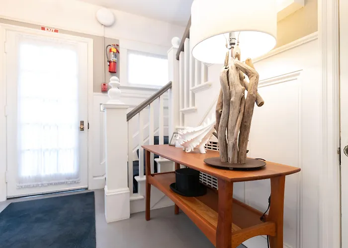 Nantucket Whale Inn, Half Moon Bay