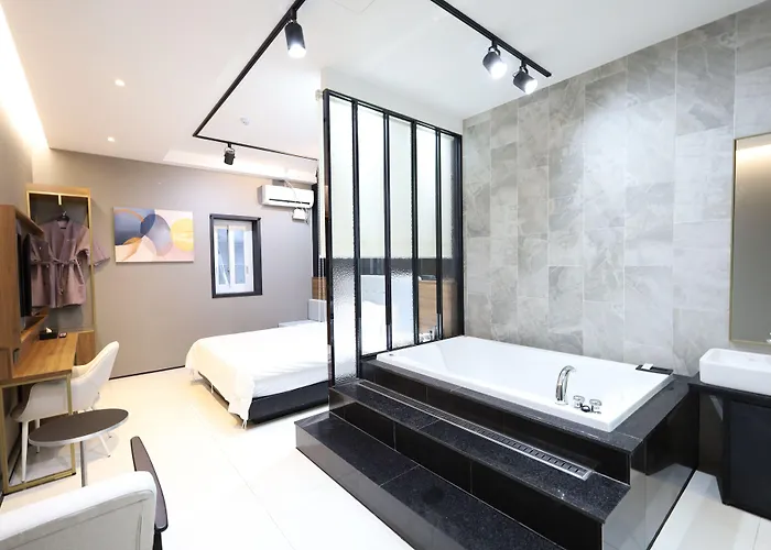 Almond Hotel Busan Station