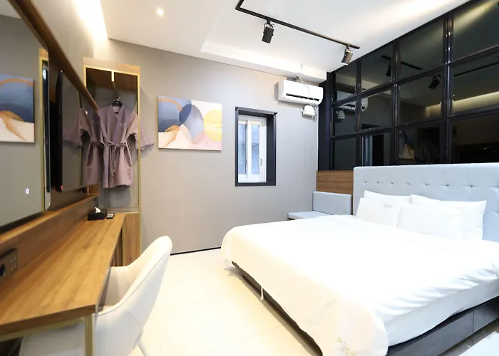 Almond Hotel Busan Station