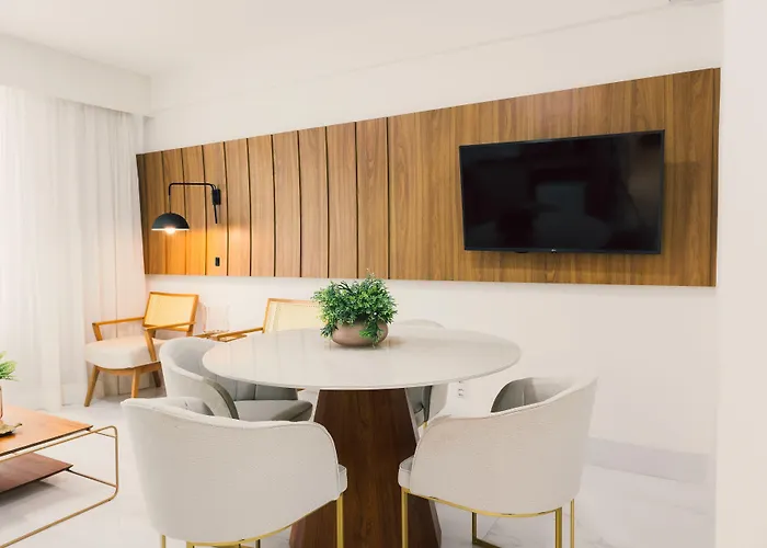 Ramada Hotel & Suites Campos Pelinca