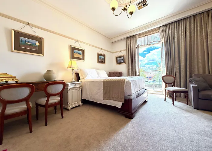 Cobb & Co Court Boutique Hotel Mudgee
