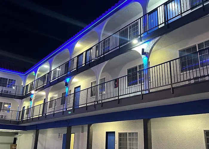 Cloud 9 Inn Lax