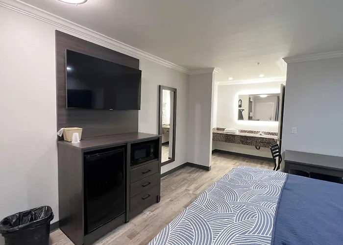Cloud 9 Inn Lax