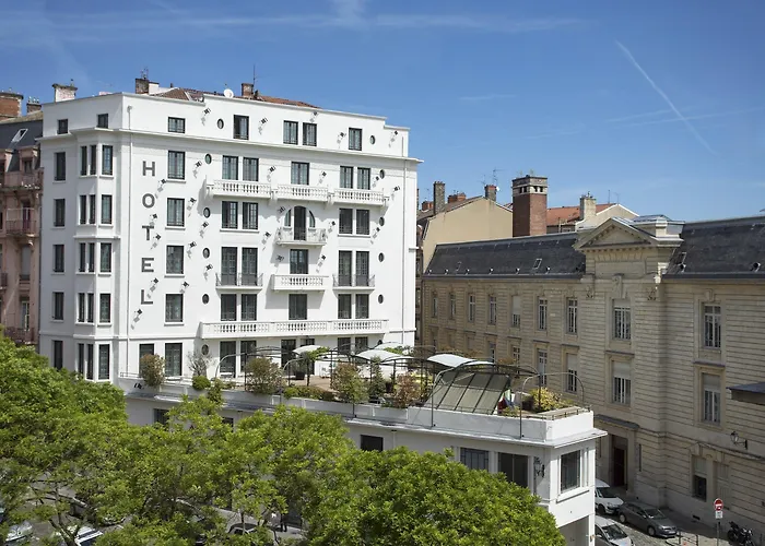 College Hotel