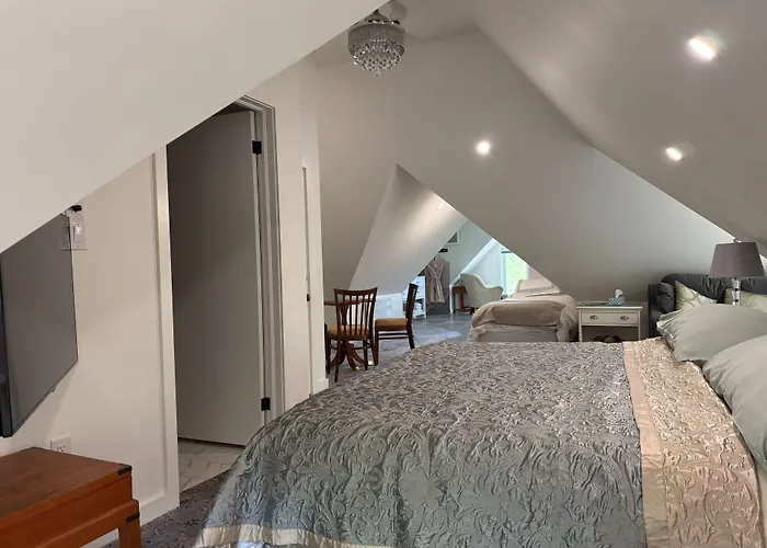 Green Oaks B&B