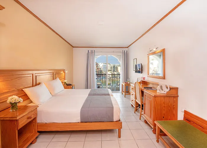 Gillieru Harbour Hotel