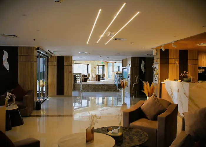 فندق بلازا أثينيه Plaza Athenee Hotel