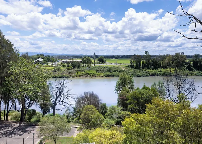 Windsor River View Inn
