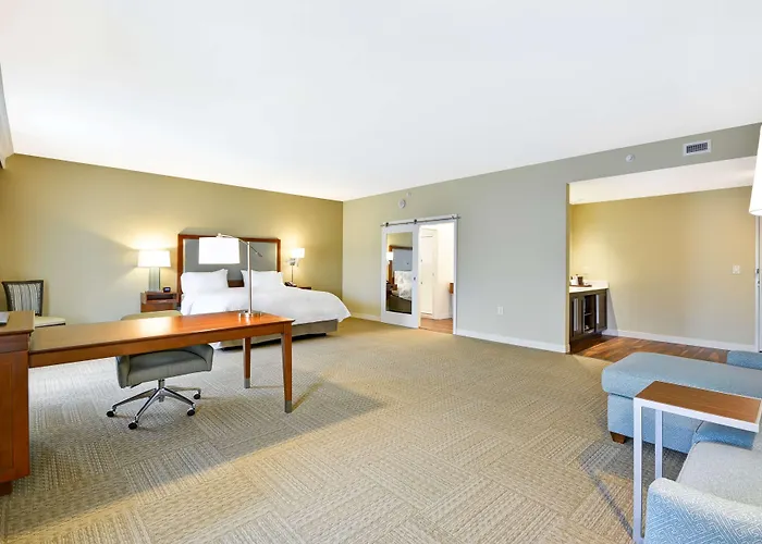 Hampton Inn & Suites Charleston Airport