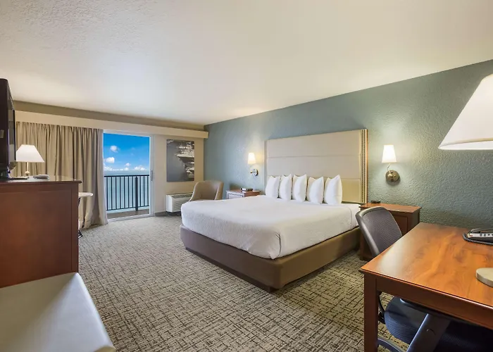 Best Western Harbour Pointe Lakefront