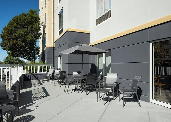 Fairfield Inn & Suites By Marriott Newark Liberty International Airport