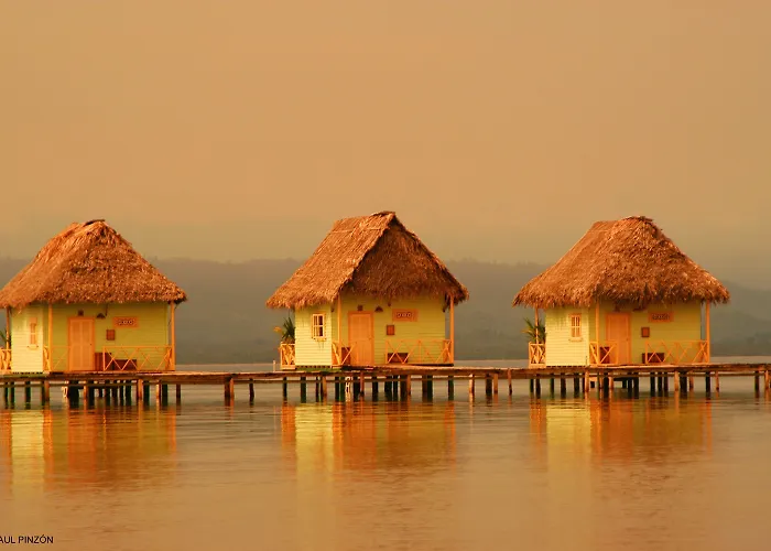 Punta Caracol Acqua Lodge